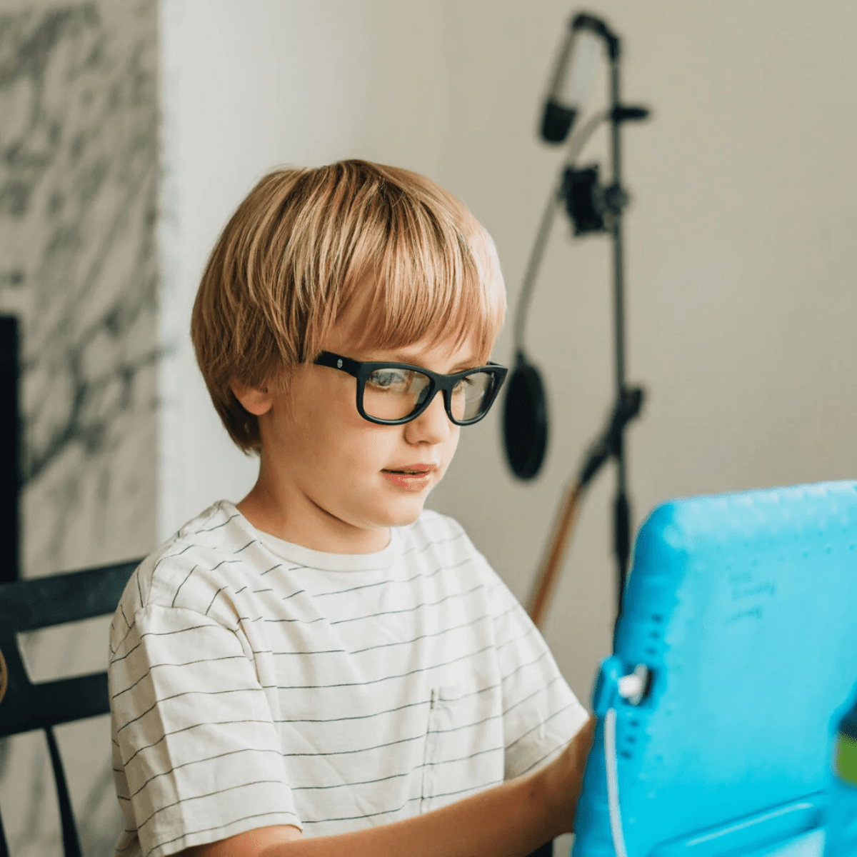 Babiators Navigator 6+ Years black ops Kids Blue Light Blocker screen saver glasses sunglass cuture model wearing